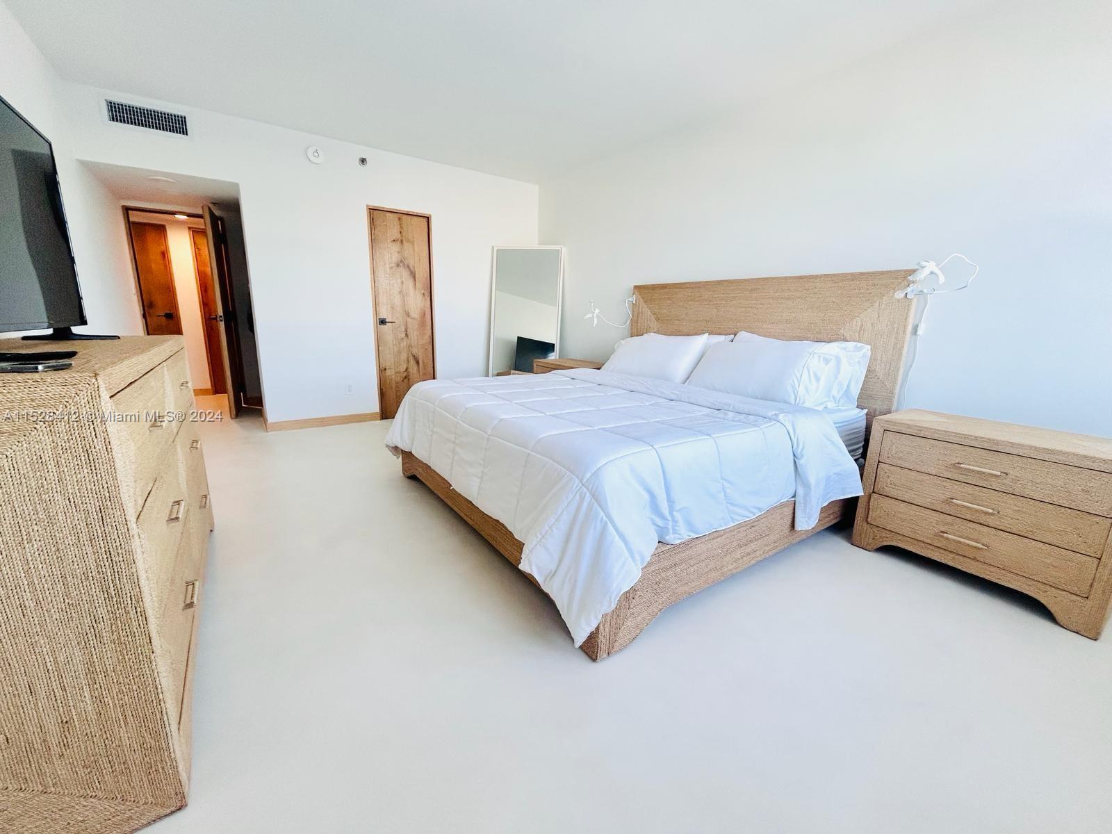 100 Lincoln Rd 1543, Miami Beach, Florida 33139, 1 Bedroom Bedrooms, ,1 BathroomBathrooms,Residentiallease,For Rent,100 Lincoln Rd 1543,A11528412