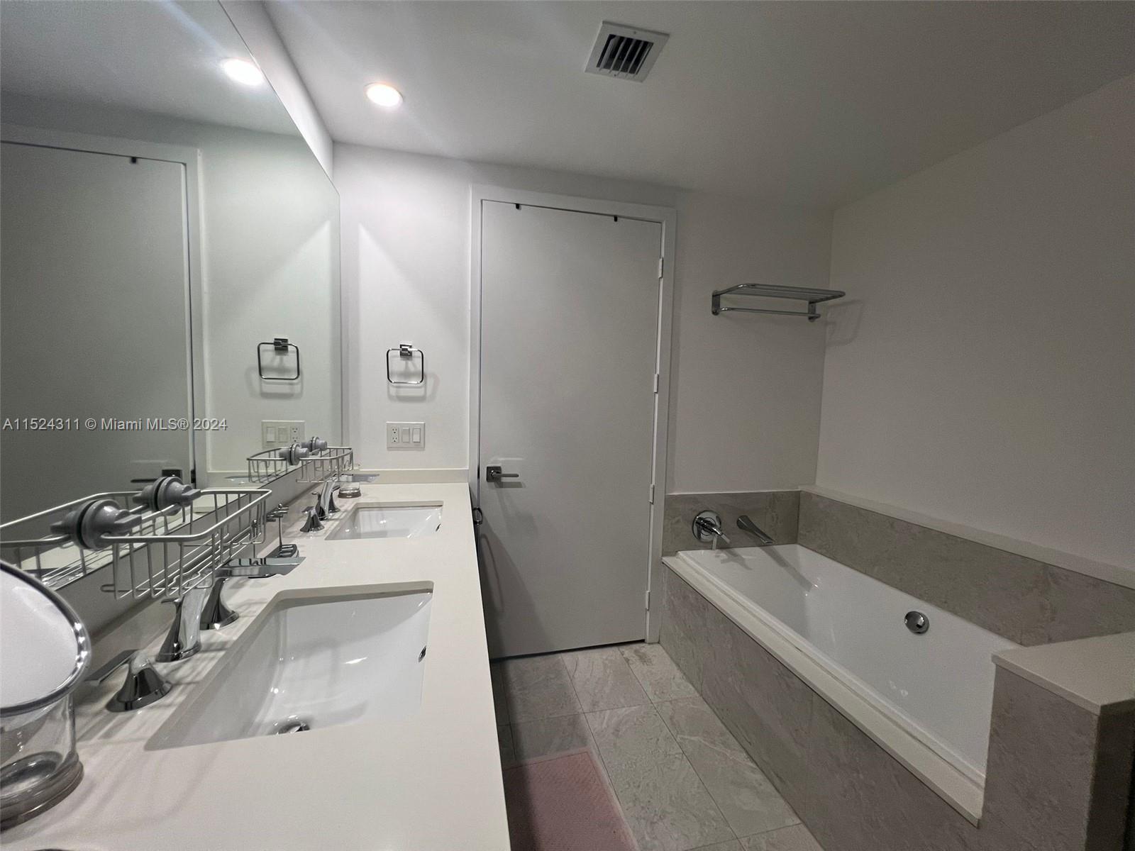 488 NE 18th St 511, Miami, Florida 33132, 2 Bedrooms Bedrooms, ,3 BathroomsBathrooms,Residentiallease,For Rent,488 NE 18th St 511,A11524311