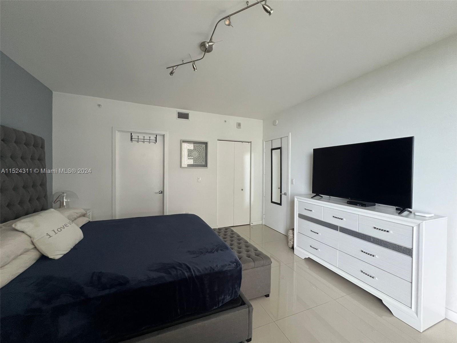 488 NE 18th St 511, Miami, Florida 33132, 2 Bedrooms Bedrooms, ,3 BathroomsBathrooms,Residentiallease,For Rent,488 NE 18th St 511,A11524311