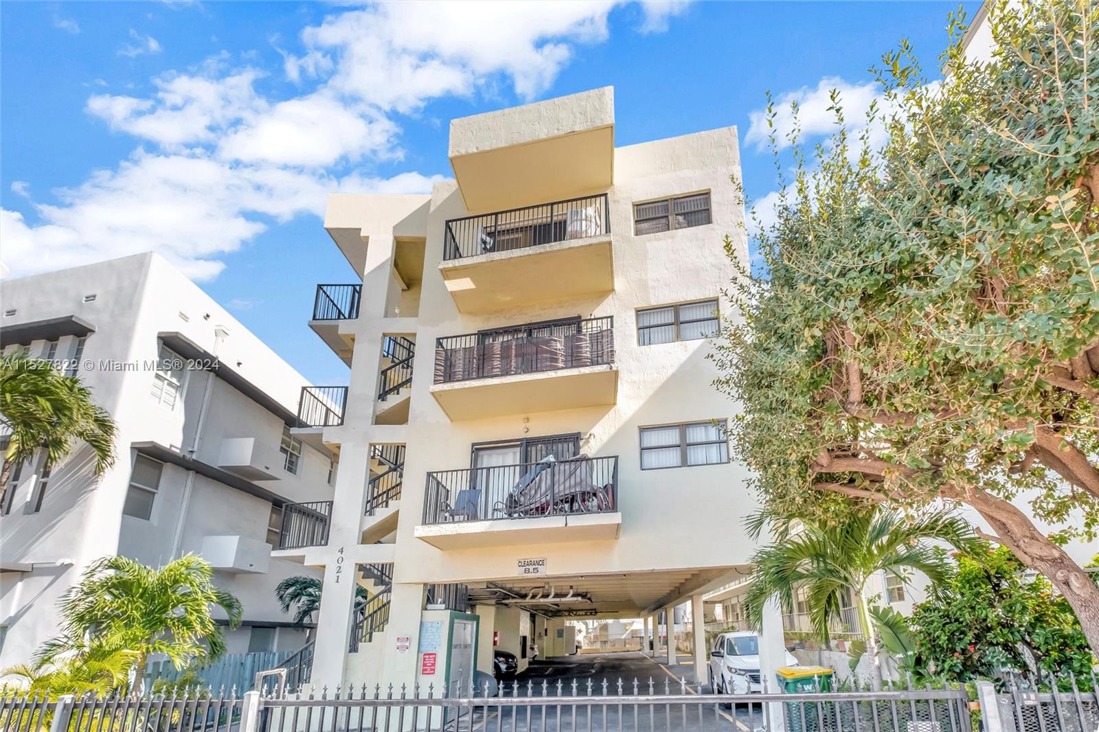 4021 Indian Creek Dr 2C, Miami Beach, Florida 33140, 1 Bedroom Bedrooms, ,1 BathroomBathrooms,Residential,For Sale,4021 Indian Creek Dr 2C,A11527822