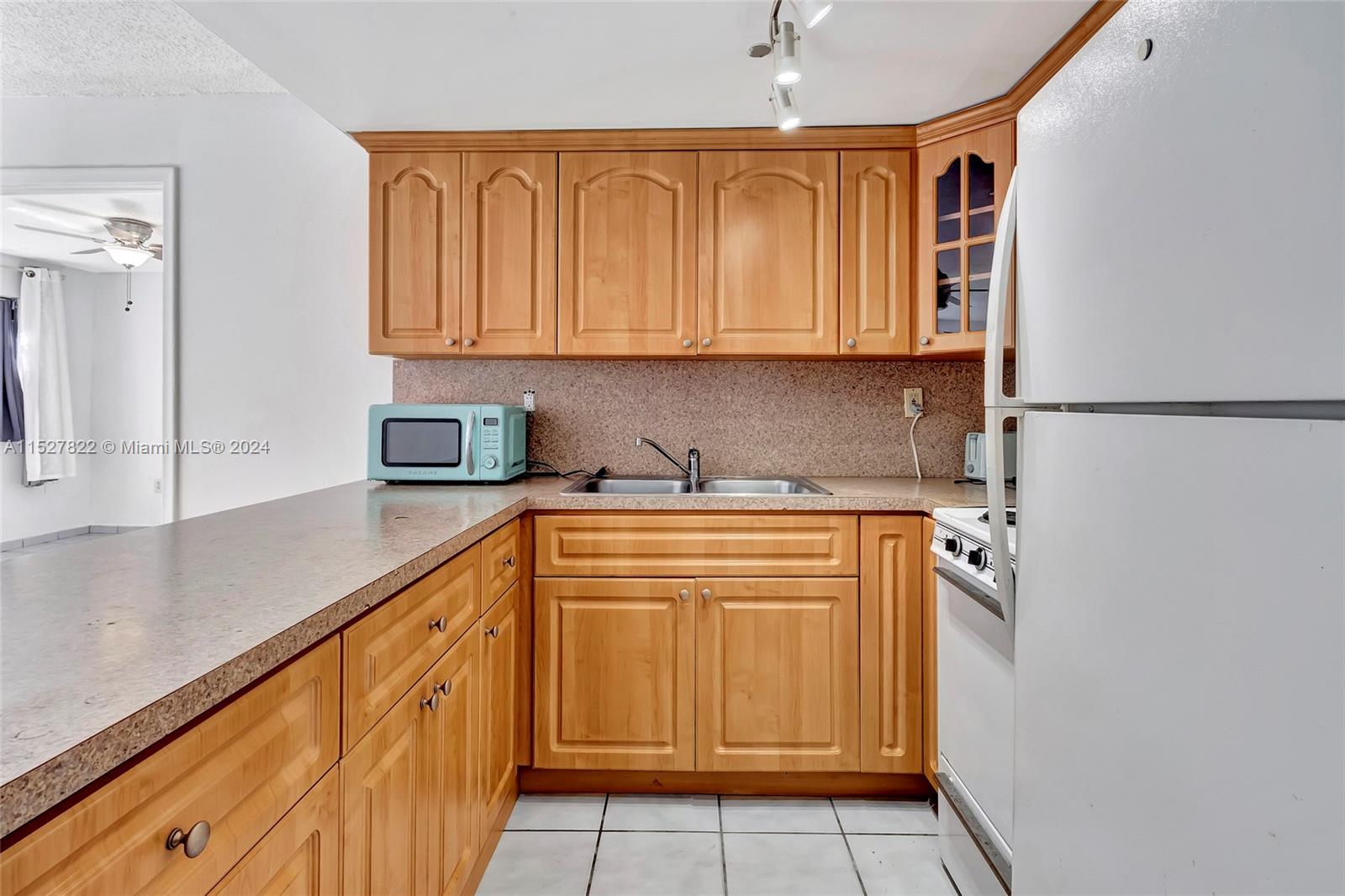 4021 Indian Creek Dr 2C, Miami Beach, Florida 33140, 1 Bedroom Bedrooms, ,1 BathroomBathrooms,Residential,For Sale,4021 Indian Creek Dr 2C,A11527822