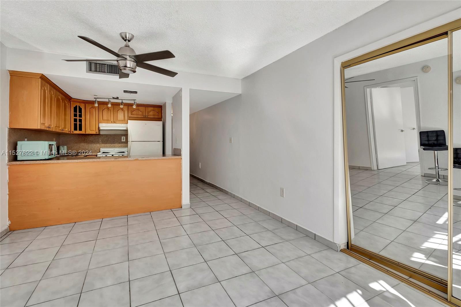 4021 Indian Creek Dr 2C, Miami Beach, Florida 33140, 1 Bedroom Bedrooms, ,1 BathroomBathrooms,Residential,For Sale,4021 Indian Creek Dr 2C,A11527822