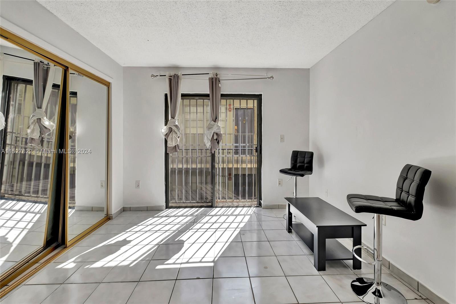 4021 Indian Creek Dr 2C, Miami Beach, Florida 33140, 1 Bedroom Bedrooms, ,1 BathroomBathrooms,Residential,For Sale,4021 Indian Creek Dr 2C,A11527822