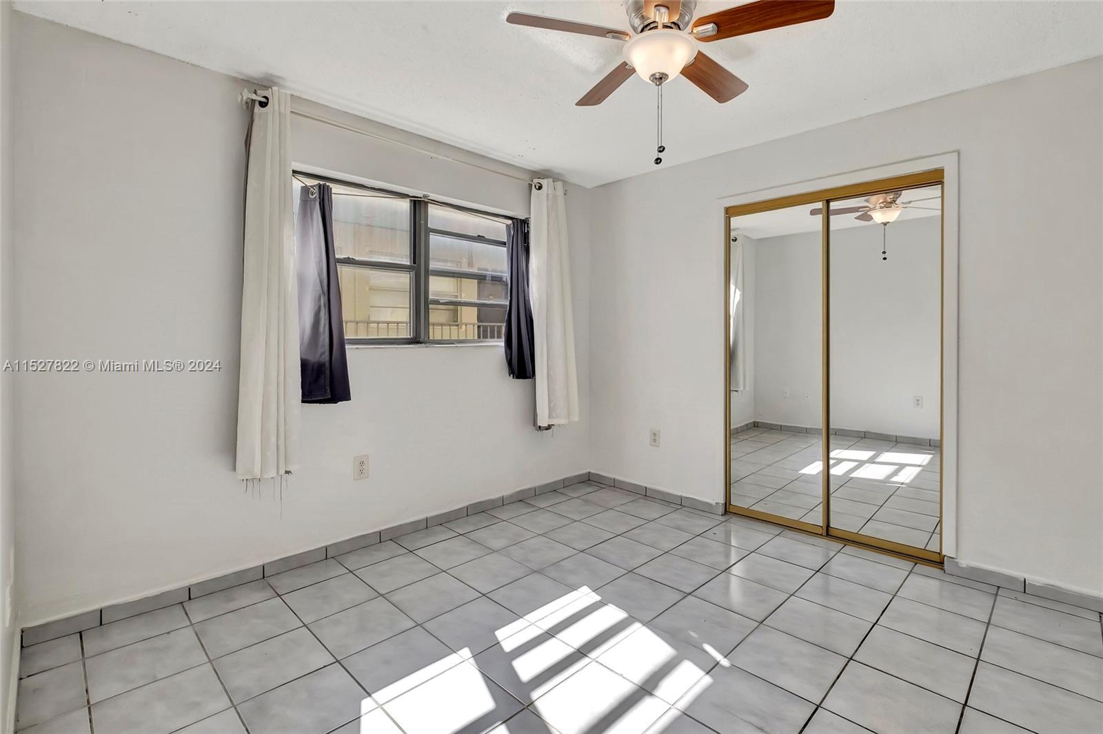 4021 Indian Creek Dr 2C, Miami Beach, Florida 33140, 1 Bedroom Bedrooms, ,1 BathroomBathrooms,Residential,For Sale,4021 Indian Creek Dr 2C,A11527822