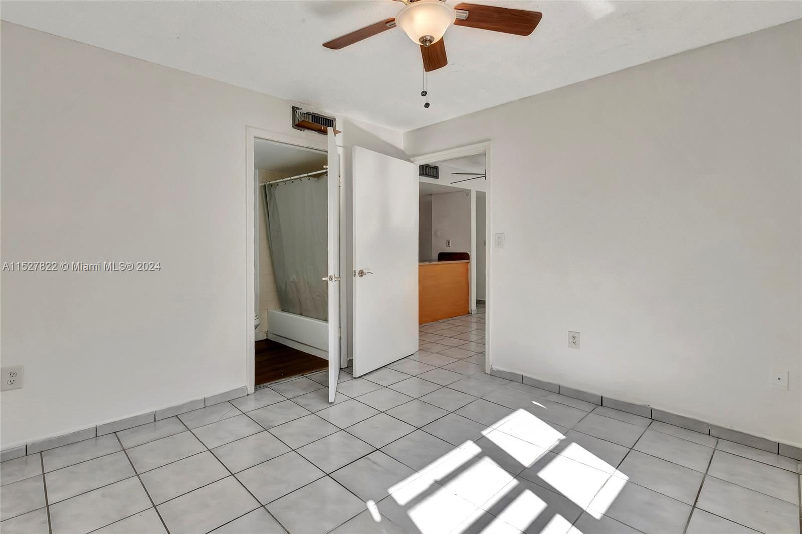 4021 Indian Creek Dr 2C, Miami Beach, Florida 33140, 1 Bedroom Bedrooms, ,1 BathroomBathrooms,Residential,For Sale,4021 Indian Creek Dr 2C,A11527822