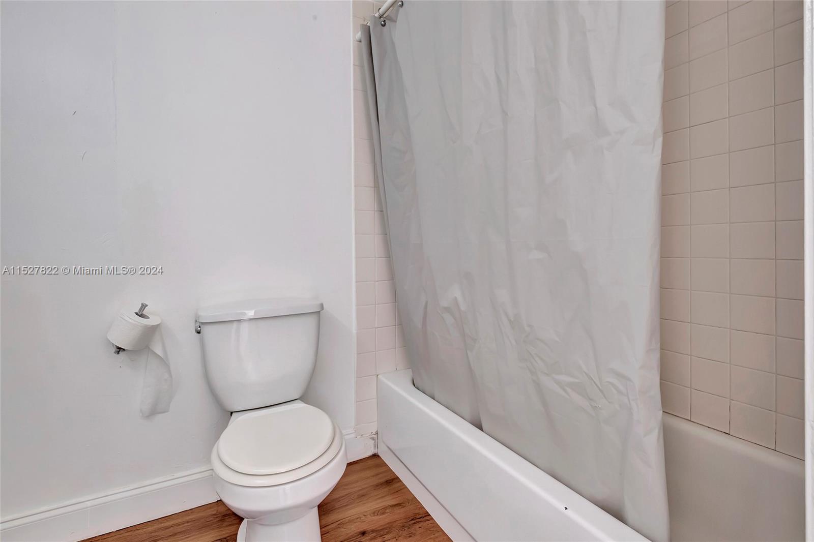 4021 Indian Creek Dr 2C, Miami Beach, Florida 33140, 1 Bedroom Bedrooms, ,1 BathroomBathrooms,Residential,For Sale,4021 Indian Creek Dr 2C,A11527822