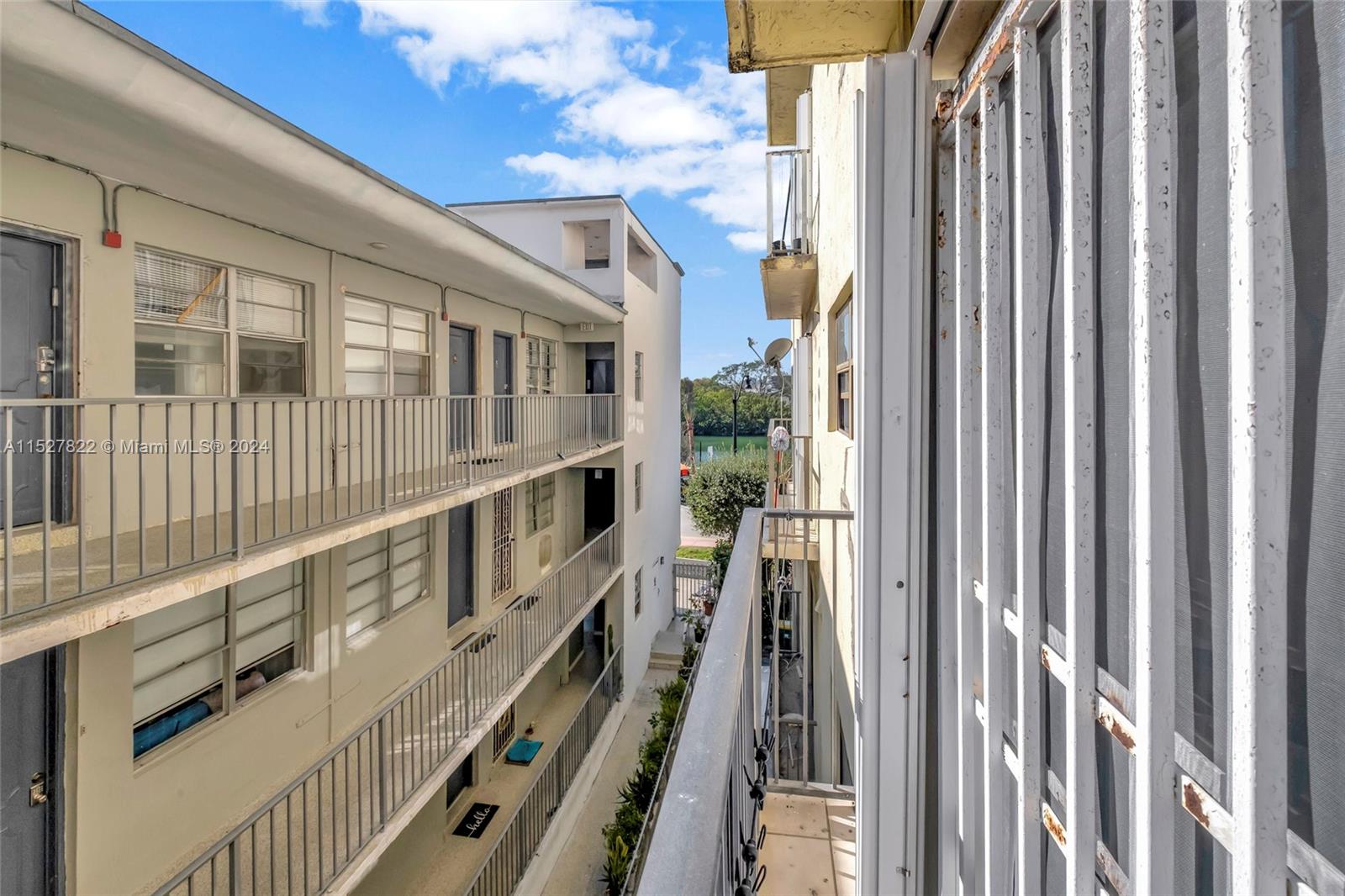 4021 Indian Creek Dr 2C, Miami Beach, Florida 33140, 1 Bedroom Bedrooms, ,1 BathroomBathrooms,Residential,For Sale,4021 Indian Creek Dr 2C,A11527822