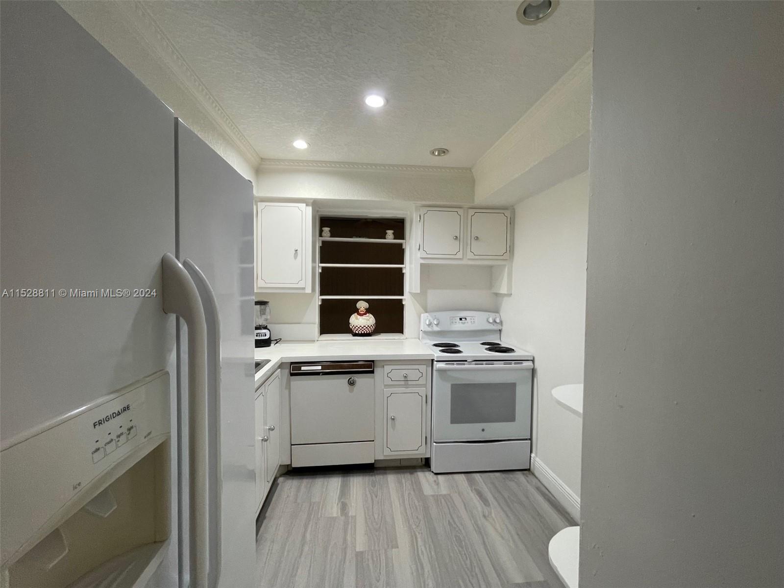 200 177th Dr 210, Sunny Isles Beach, Florida 33160, 1 Bedroom Bedrooms, ,1 BathroomBathrooms,Residentiallease,For Rent,200 177th Dr 210,A11528811