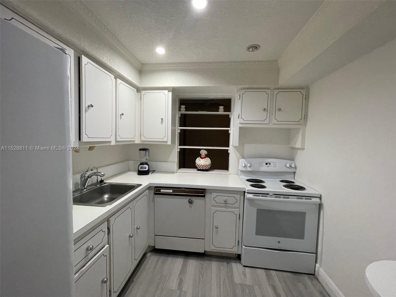 200 177th Dr 210, Sunny Isles Beach, Florida 33160, 1 Bedroom Bedrooms, ,1 BathroomBathrooms,Residentiallease,For Rent,200 177th Dr 210,A11528811