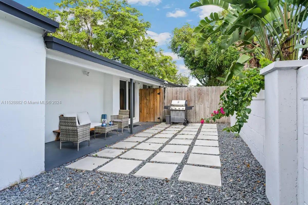 300 SW 23rd St, Fort Lauderdale, Florida 33315, ,Residentialincome,For Sale,300 SW 23rd St,A11528882
