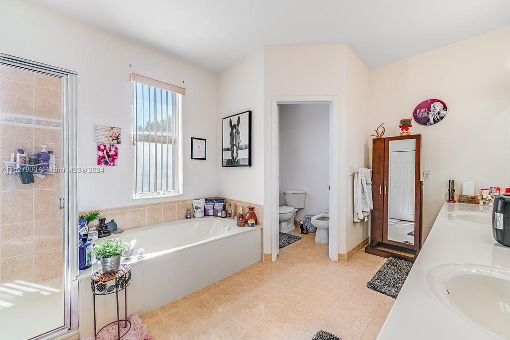 13451 SW 21st St 13451, Miramar, Florida 33027, 5 Bedrooms Bedrooms, ,3 BathroomsBathrooms,Residentiallease,For Rent,13451 SW 21st St 13451,A11527900