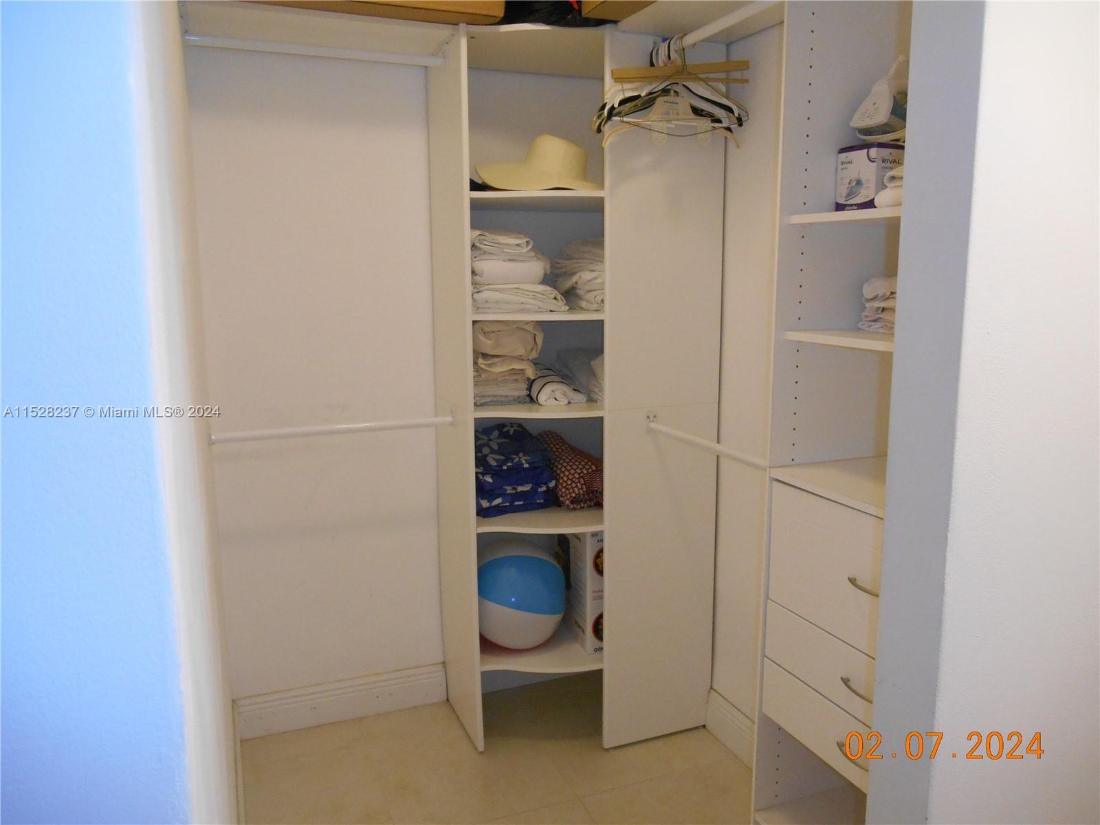 Sunny Isles Beach, Florida 33160, 1 Bedroom Bedrooms, ,1 BathroomBathrooms,Residential,For Sale,A11528237