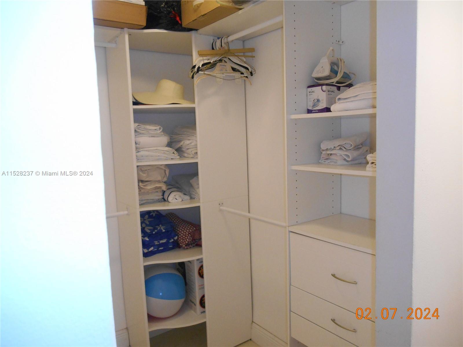 Sunny Isles Beach, Florida 33160, 1 Bedroom Bedrooms, ,1 BathroomBathrooms,Residential,For Sale,A11528237