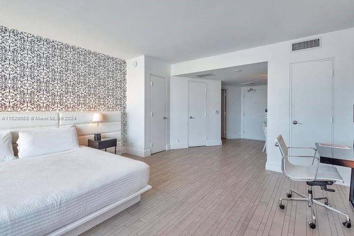 1100 West Ave 1007, Miami Beach, Florida 33139, 1 Bedroom Bedrooms, ,1 BathroomBathrooms,Residentiallease,For Rent,1100 West Ave 1007,A11529058