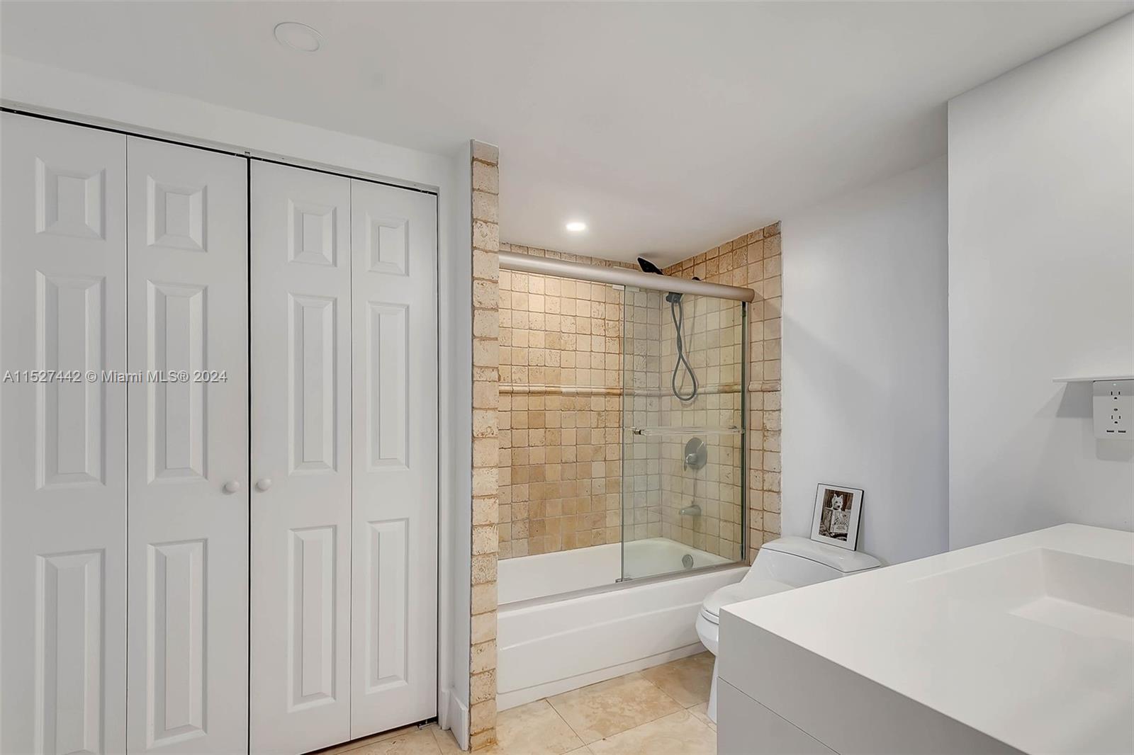 2301 Collins Ave 834, Miami Beach, Florida 33139, 1 Bedroom Bedrooms, ,1 BathroomBathrooms,Residential,For Sale,2301 Collins Ave 834,A11527442