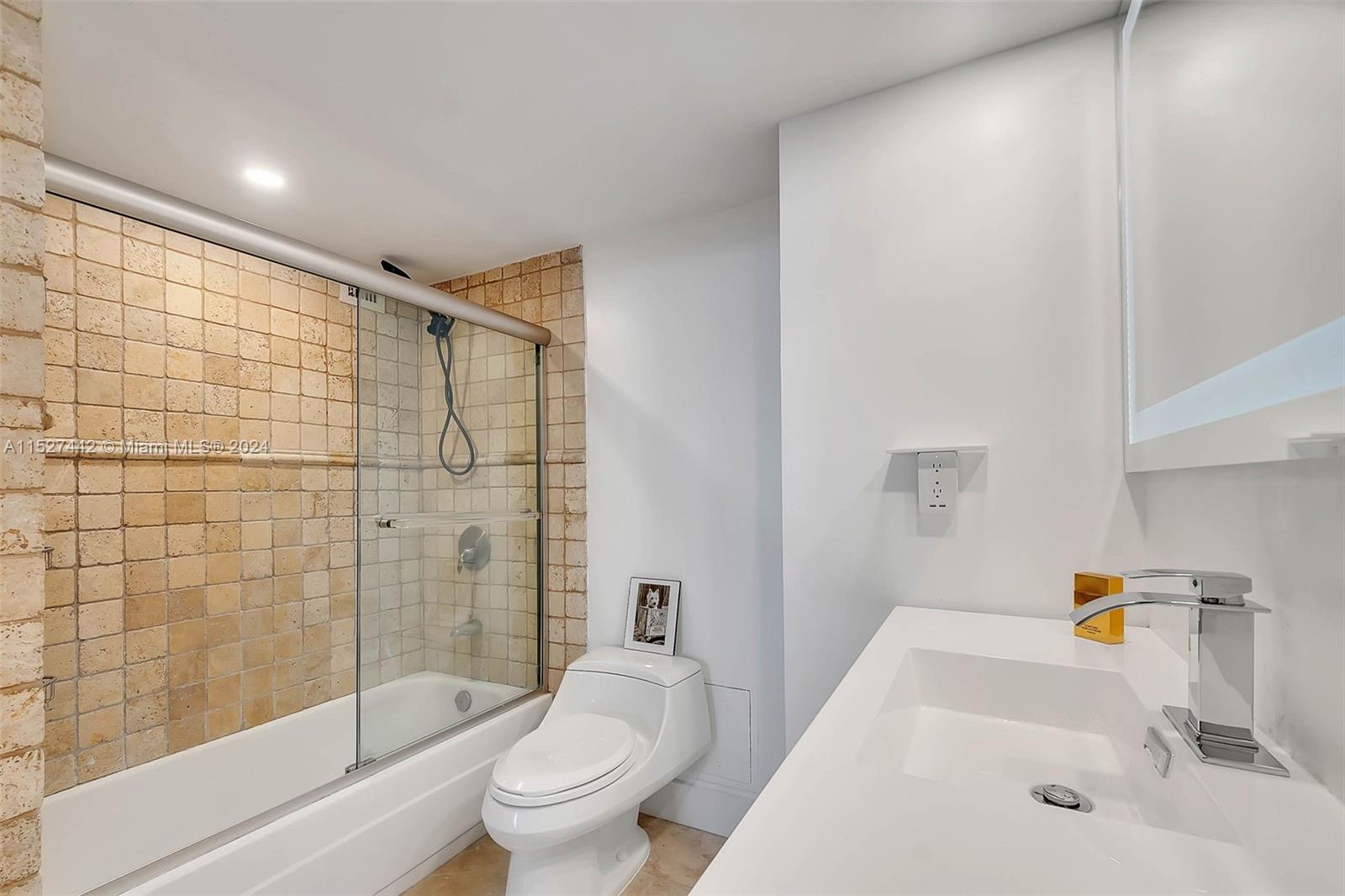 2301 Collins Ave 834, Miami Beach, Florida 33139, 1 Bedroom Bedrooms, ,1 BathroomBathrooms,Residential,For Sale,2301 Collins Ave 834,A11527442