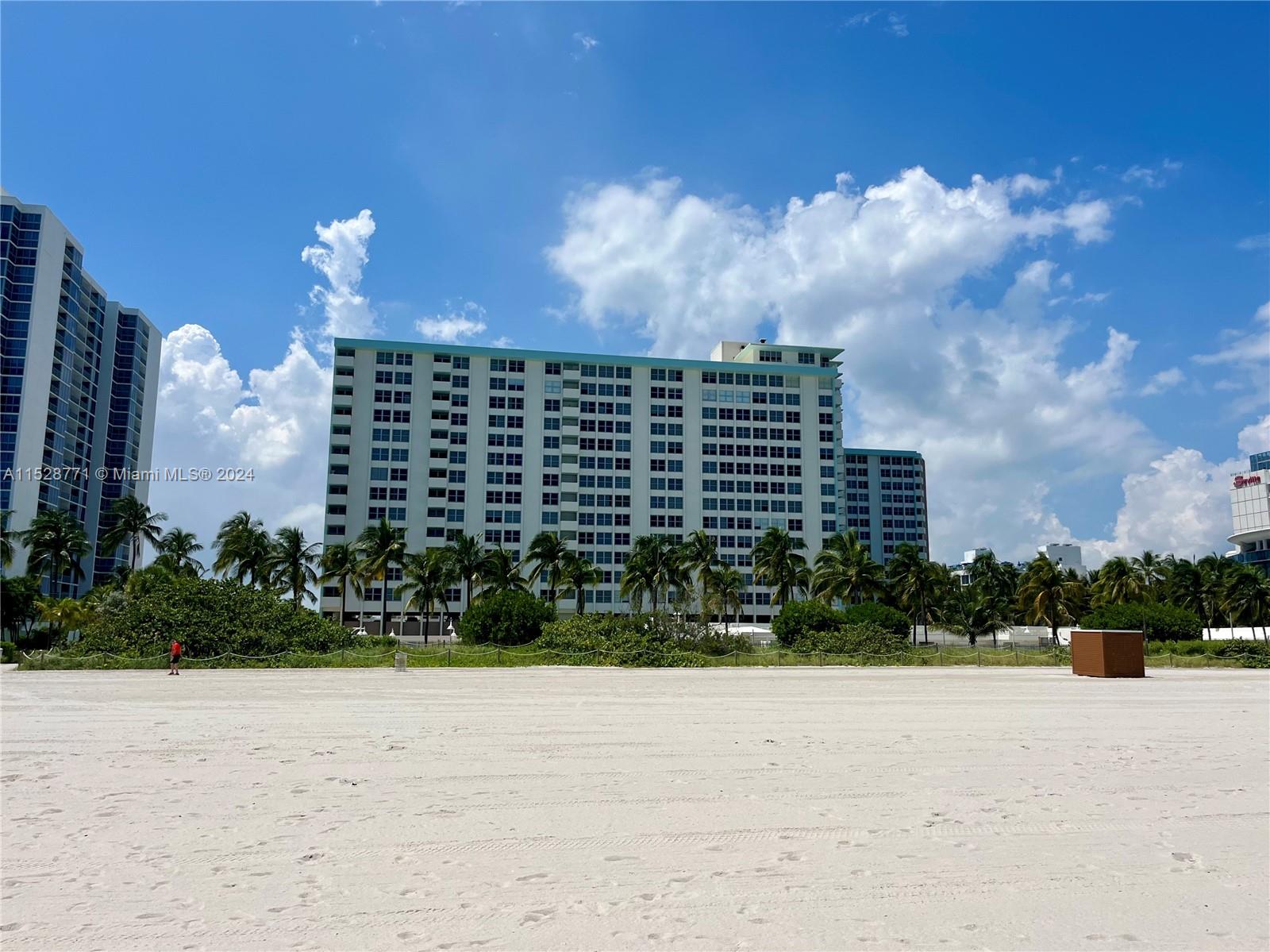 2899 Collins Ave 810, Miami Beach, Florida 33140, ,1 BathroomBathrooms,Residential,For Sale,2899 Collins Ave 810,A11528771