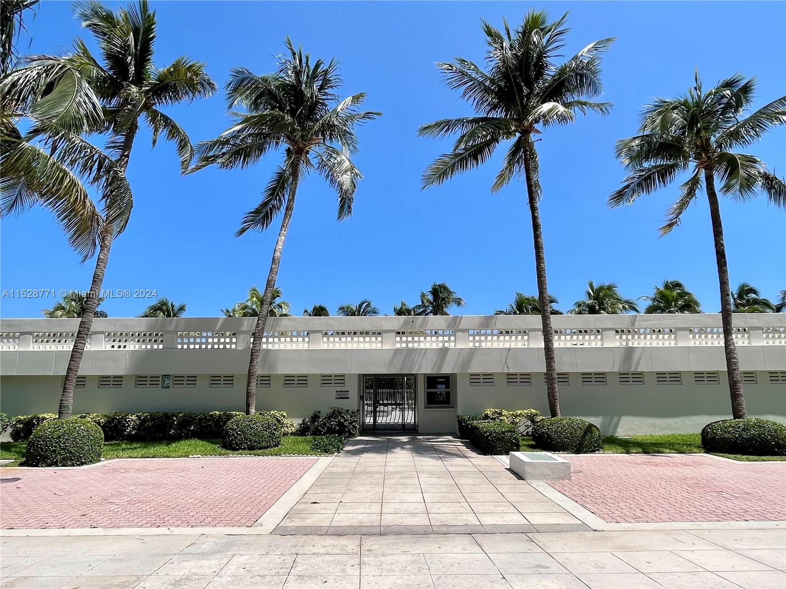 2899 Collins Ave 810, Miami Beach, Florida 33140, ,1 BathroomBathrooms,Residential,For Sale,2899 Collins Ave 810,A11528771