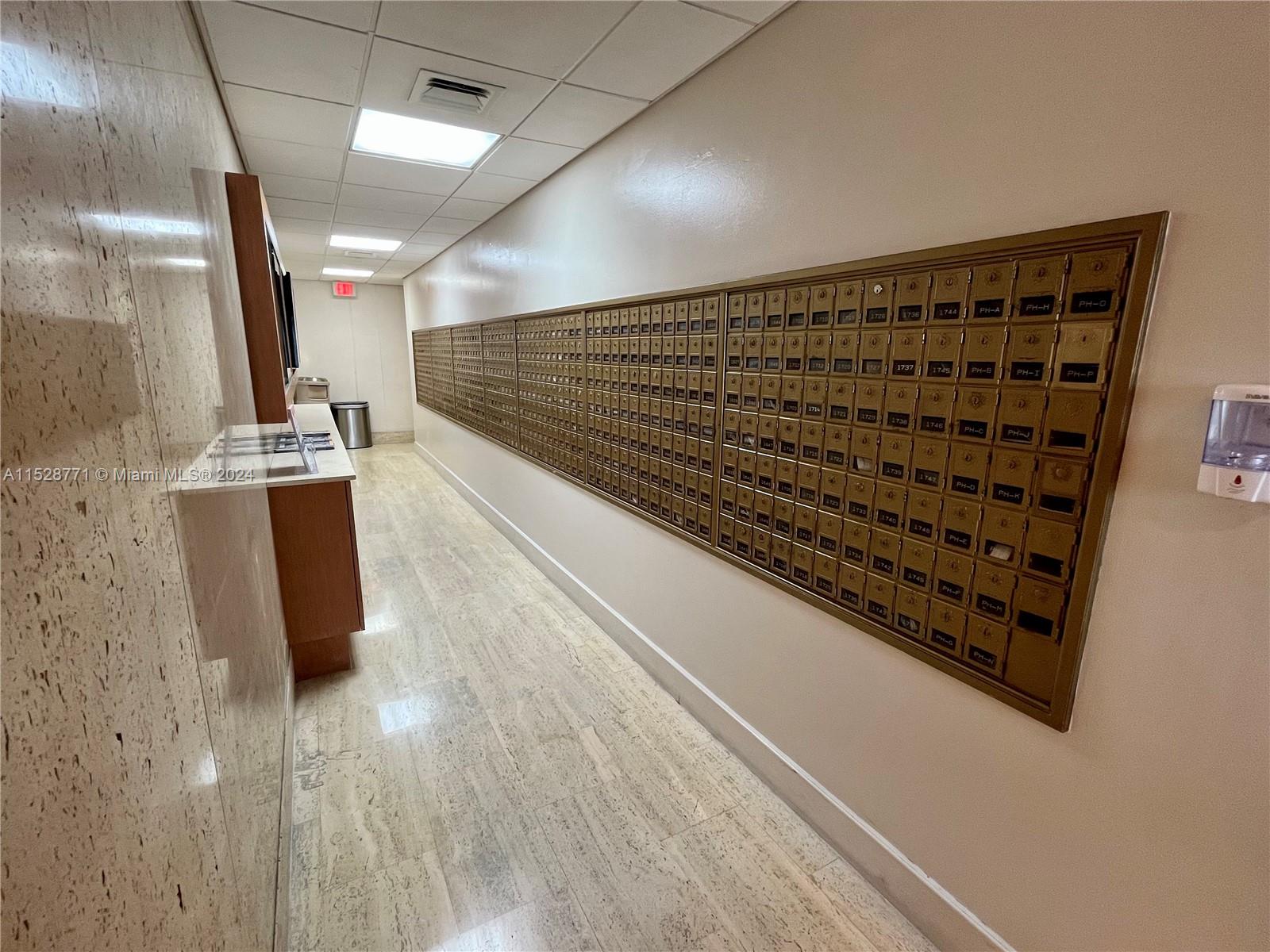 2899 Collins Ave 810, Miami Beach, Florida 33140, ,1 BathroomBathrooms,Residential,For Sale,2899 Collins Ave 810,A11528771