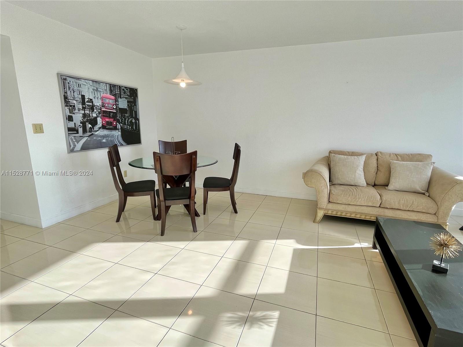 2899 Collins Ave 810, Miami Beach, Florida 33140, ,1 BathroomBathrooms,Residential,For Sale,2899 Collins Ave 810,A11528771