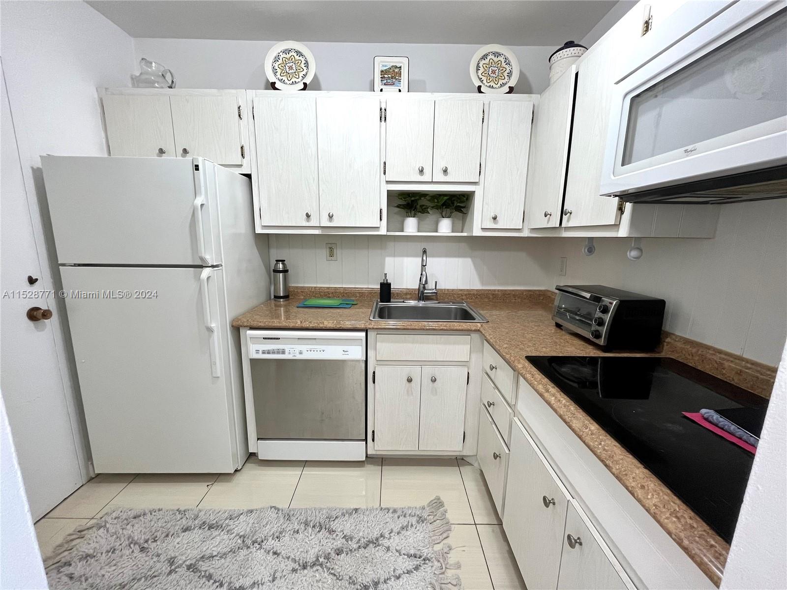 2899 Collins Ave 810, Miami Beach, Florida 33140, ,1 BathroomBathrooms,Residential,For Sale,2899 Collins Ave 810,A11528771