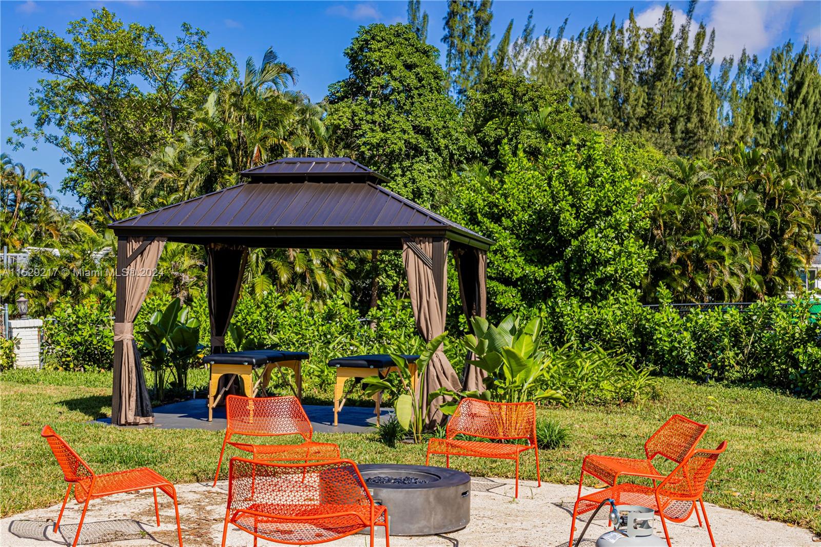 11300 SW 1st St, Plantation, Florida 33325, 8 Bedrooms Bedrooms, ,4 BathroomsBathrooms,Residential,For Sale,11300 SW 1st St,A11529217