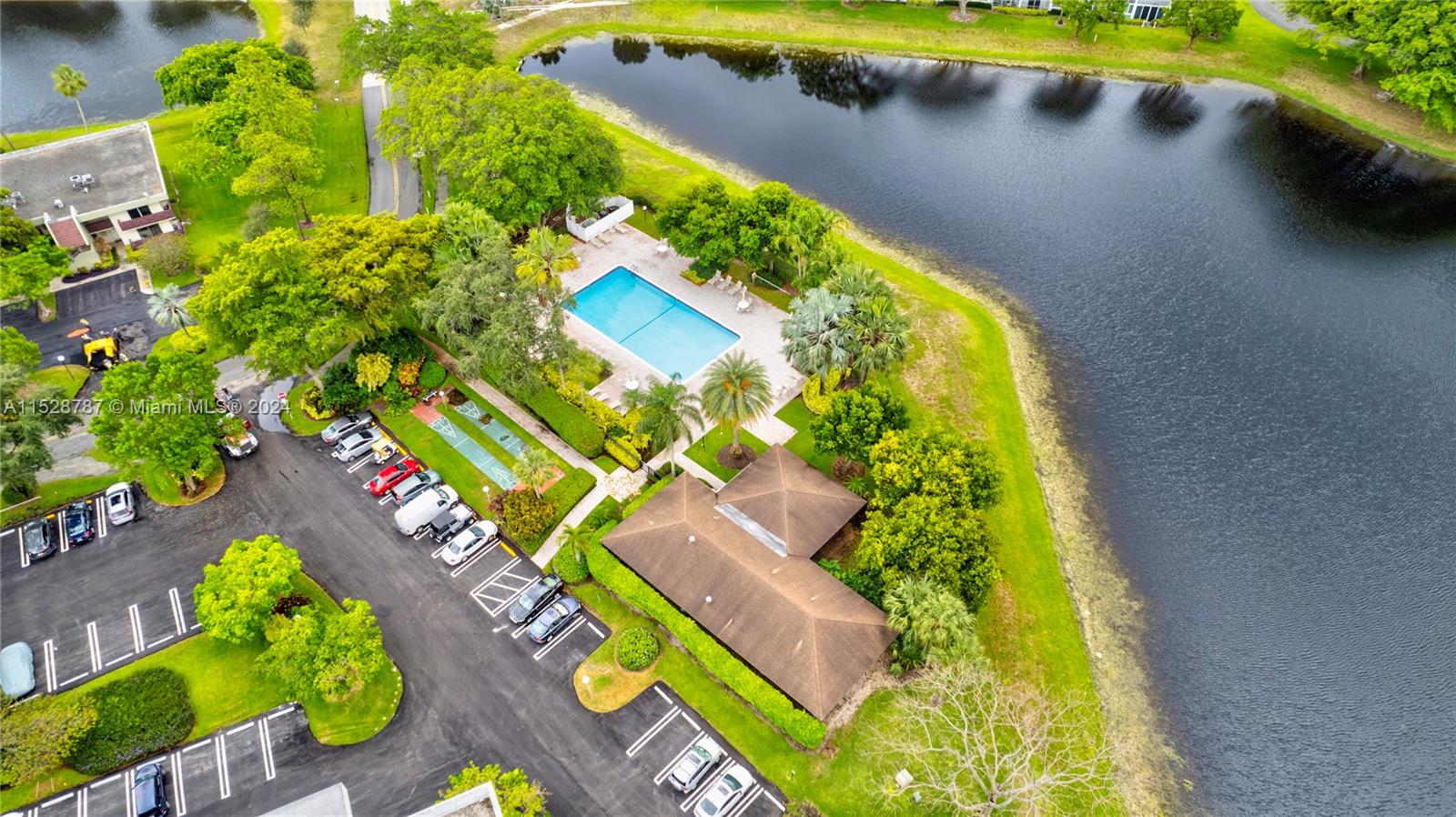 3091 N Course Dr 702, Pompano Beach, Florida 33069, 2 Bedrooms Bedrooms, ,2 BathroomsBathrooms,Residential,For Sale,3091 N Course Dr 702,A11528787