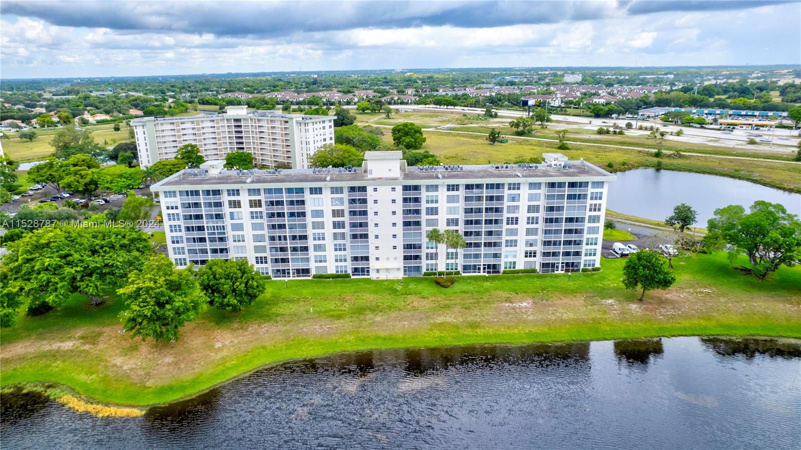 3091 N Course Dr 702, Pompano Beach, Florida 33069, 2 Bedrooms Bedrooms, ,2 BathroomsBathrooms,Residential,For Sale,3091 N Course Dr 702,A11528787