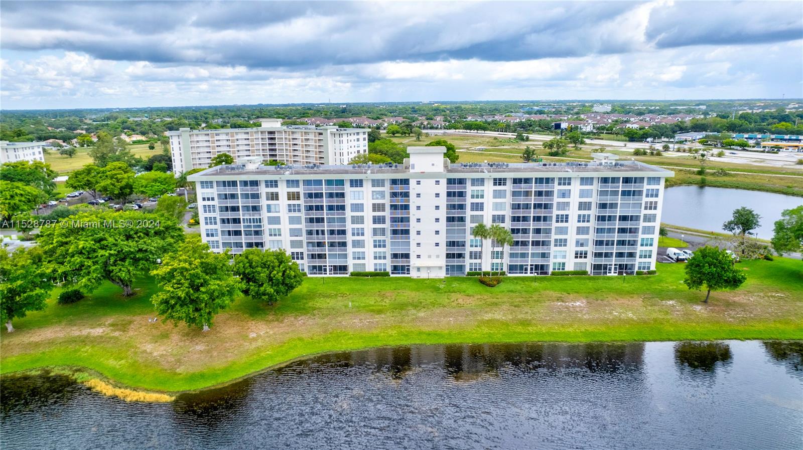 3091 N Course Dr 702, Pompano Beach, Florida 33069, 2 Bedrooms Bedrooms, ,2 BathroomsBathrooms,Residential,For Sale,3091 N Course Dr 702,A11528787