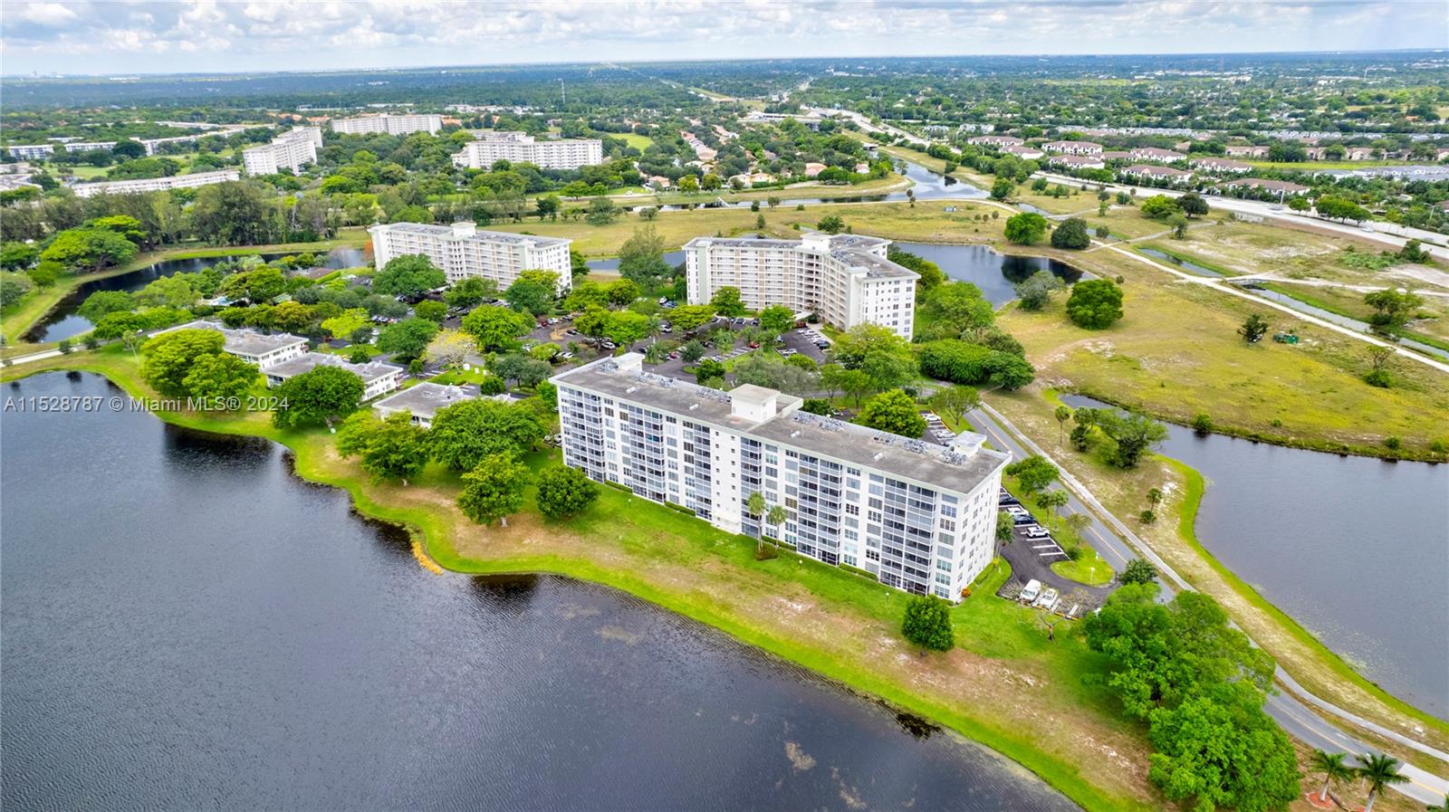 3091 N Course Dr 702, Pompano Beach, Florida 33069, 2 Bedrooms Bedrooms, ,2 BathroomsBathrooms,Residential,For Sale,3091 N Course Dr 702,A11528787