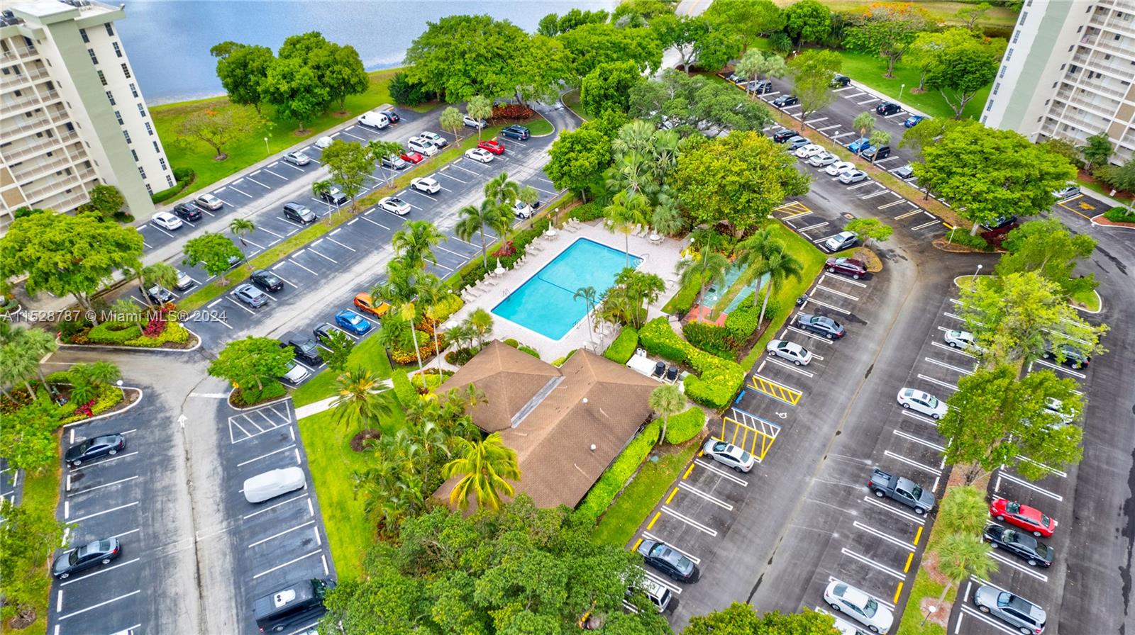 3091 N Course Dr 702, Pompano Beach, Florida 33069, 2 Bedrooms Bedrooms, ,2 BathroomsBathrooms,Residential,For Sale,3091 N Course Dr 702,A11528787