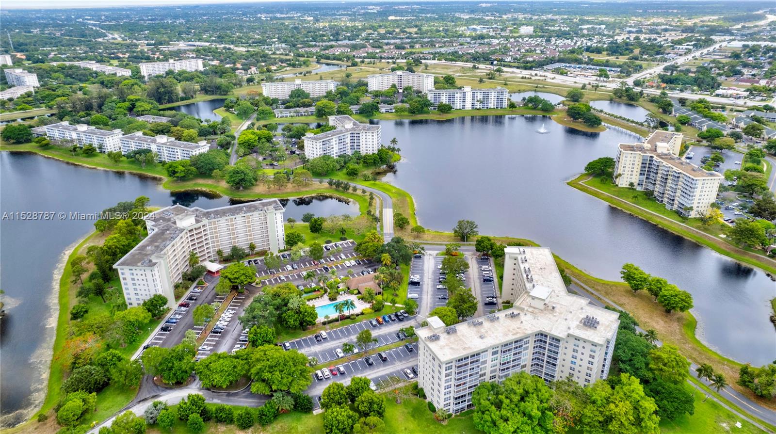 3091 N Course Dr 702, Pompano Beach, Florida 33069, 2 Bedrooms Bedrooms, ,2 BathroomsBathrooms,Residential,For Sale,3091 N Course Dr 702,A11528787