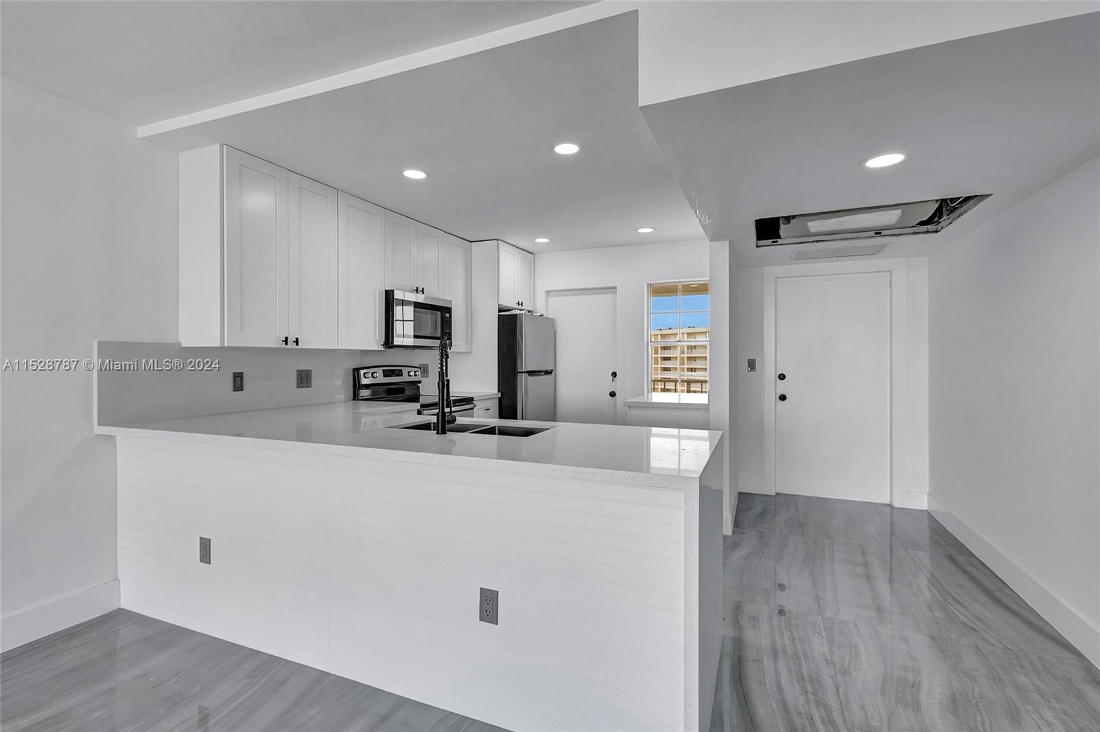 3091 N Course Dr 702, Pompano Beach, Florida 33069, 2 Bedrooms Bedrooms, ,2 BathroomsBathrooms,Residential,For Sale,3091 N Course Dr 702,A11528787
