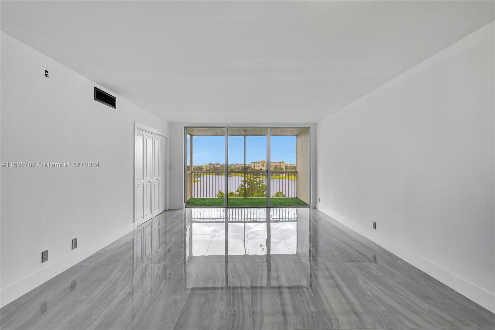 3091 N Course Dr 702, Pompano Beach, Florida 33069, 2 Bedrooms Bedrooms, ,2 BathroomsBathrooms,Residential,For Sale,3091 N Course Dr 702,A11528787