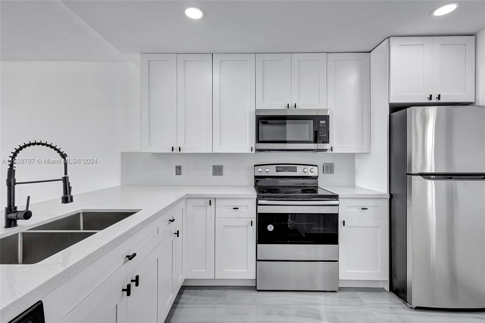 3091 N Course Dr 702, Pompano Beach, Florida 33069, 2 Bedrooms Bedrooms, ,2 BathroomsBathrooms,Residential,For Sale,3091 N Course Dr 702,A11528787
