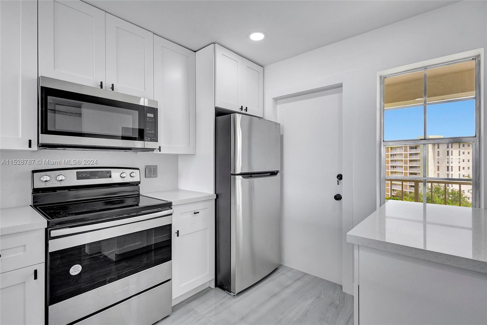 3091 N Course Dr 702, Pompano Beach, Florida 33069, 2 Bedrooms Bedrooms, ,2 BathroomsBathrooms,Residential,For Sale,3091 N Course Dr 702,A11528787