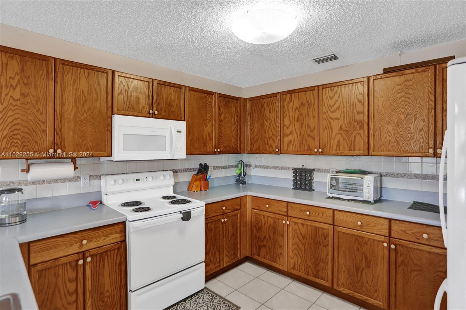 9316 NW 55th St, Sunrise, Florida 33351, 3 Bedrooms Bedrooms, ,2 BathroomsBathrooms,Residential,For Sale,9316 NW 55th St,A11529255