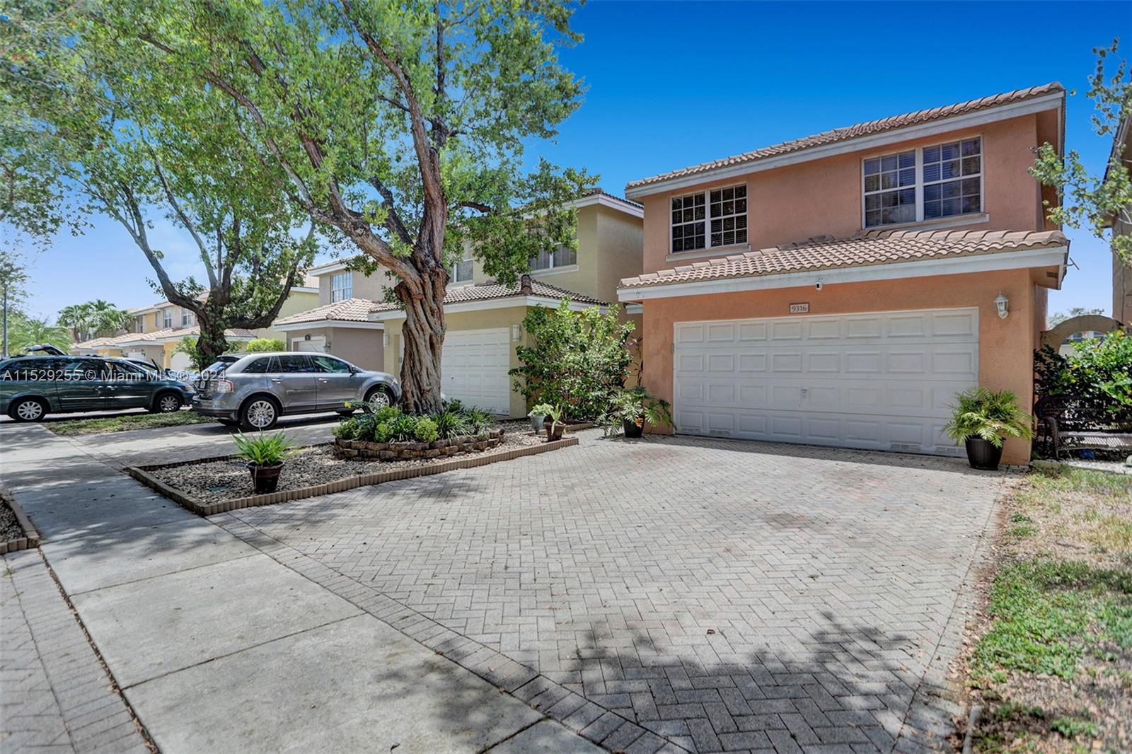9316 NW 55th St, Sunrise, Florida 33351, 3 Bedrooms Bedrooms, ,2 BathroomsBathrooms,Residential,For Sale,9316 NW 55th St,A11529255