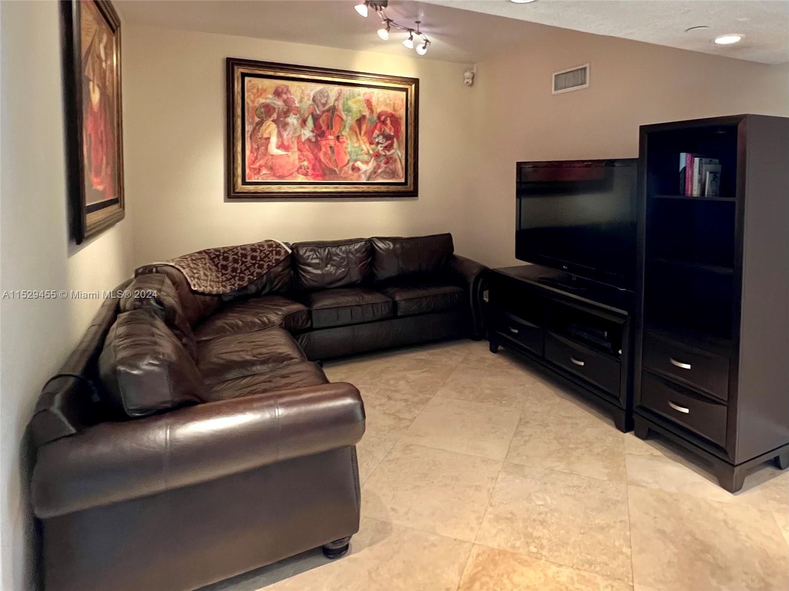 7600 Collins Ave 1203, Miami Beach, Florida 33141, 2 Bedrooms Bedrooms, ,2 BathroomsBathrooms,Residentiallease,For Rent,7600 Collins Ave 1203,A11529455