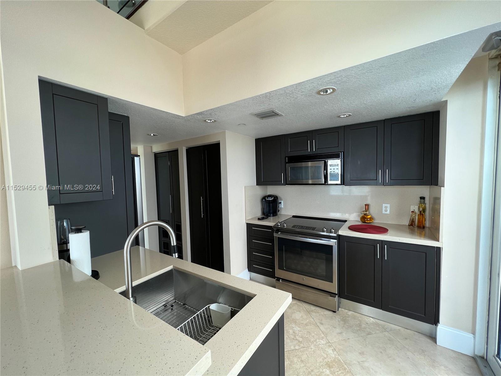 7600 Collins Ave 1203, Miami Beach, Florida 33141, 2 Bedrooms Bedrooms, ,2 BathroomsBathrooms,Residentiallease,For Rent,7600 Collins Ave 1203,A11529455