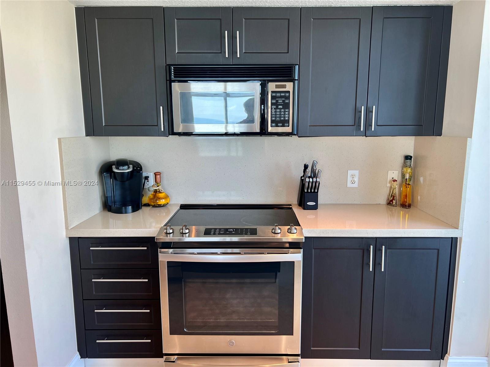 7600 Collins Ave 1203, Miami Beach, Florida 33141, 2 Bedrooms Bedrooms, ,2 BathroomsBathrooms,Residentiallease,For Rent,7600 Collins Ave 1203,A11529455