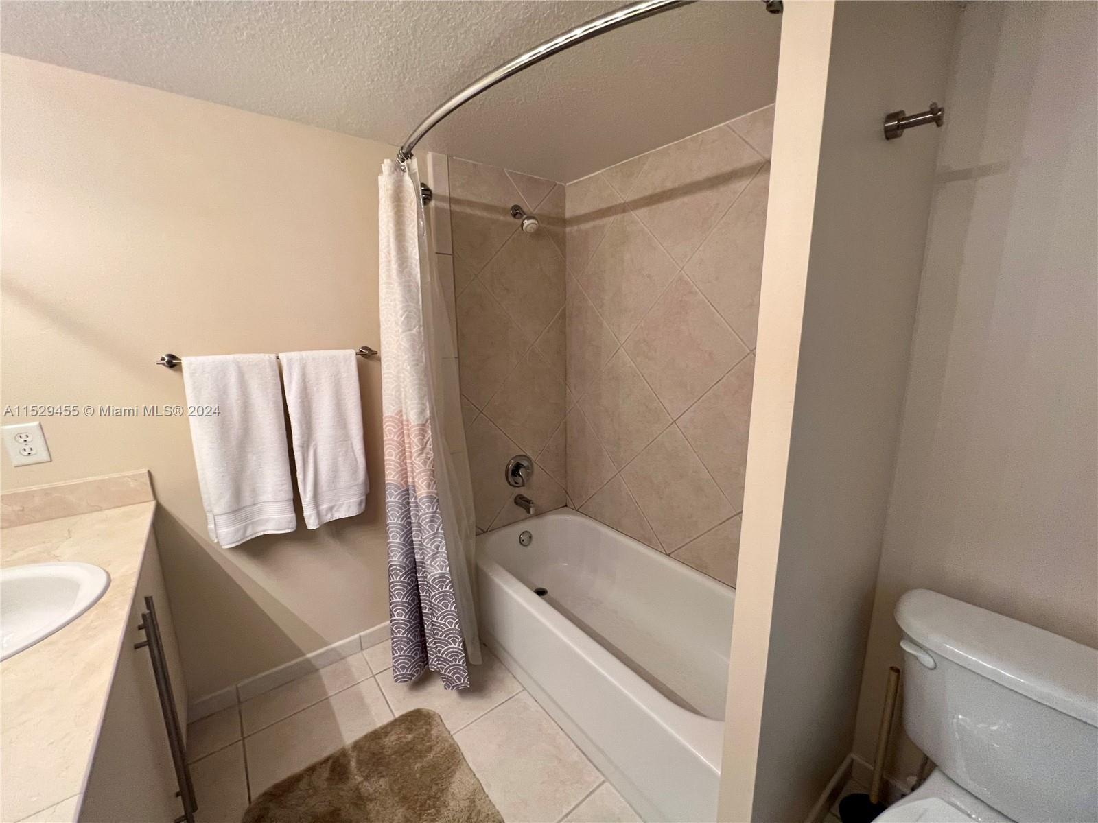 7600 Collins Ave 1203, Miami Beach, Florida 33141, 2 Bedrooms Bedrooms, ,2 BathroomsBathrooms,Residentiallease,For Rent,7600 Collins Ave 1203,A11529455