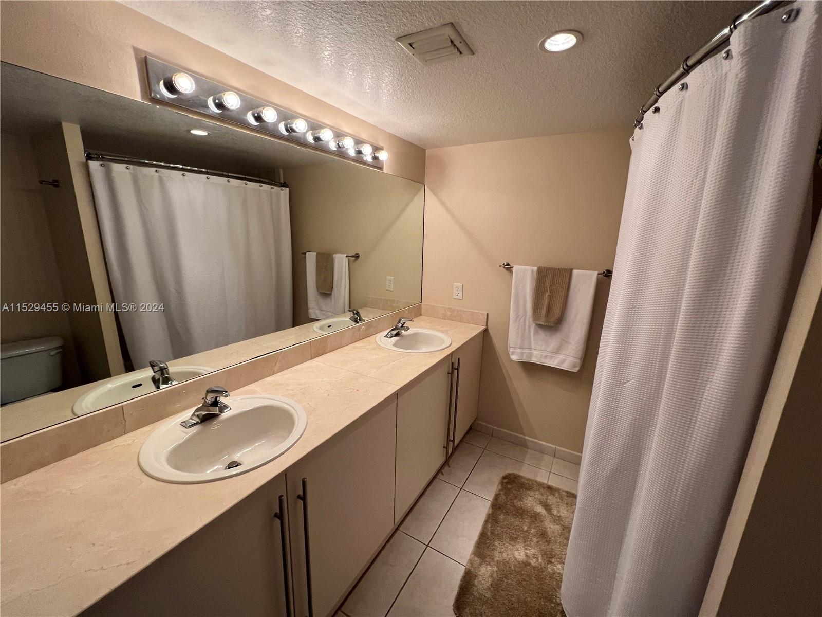 7600 Collins Ave 1203, Miami Beach, Florida 33141, 2 Bedrooms Bedrooms, ,2 BathroomsBathrooms,Residentiallease,For Rent,7600 Collins Ave 1203,A11529455