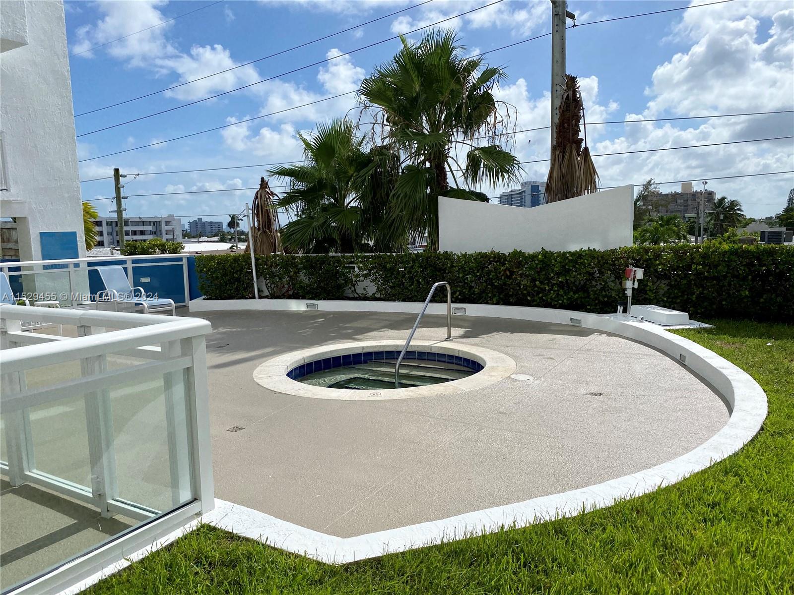 7600 Collins Ave 1203, Miami Beach, Florida 33141, 2 Bedrooms Bedrooms, ,2 BathroomsBathrooms,Residentiallease,For Rent,7600 Collins Ave 1203,A11529455