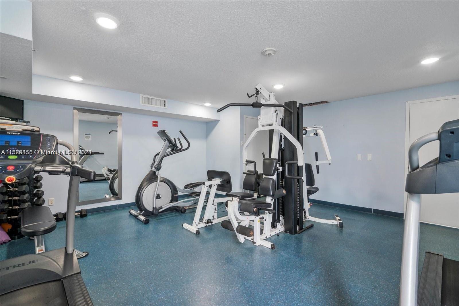 7600 Collins Ave 1203, Miami Beach, Florida 33141, 2 Bedrooms Bedrooms, ,2 BathroomsBathrooms,Residentiallease,For Rent,7600 Collins Ave 1203,A11529455