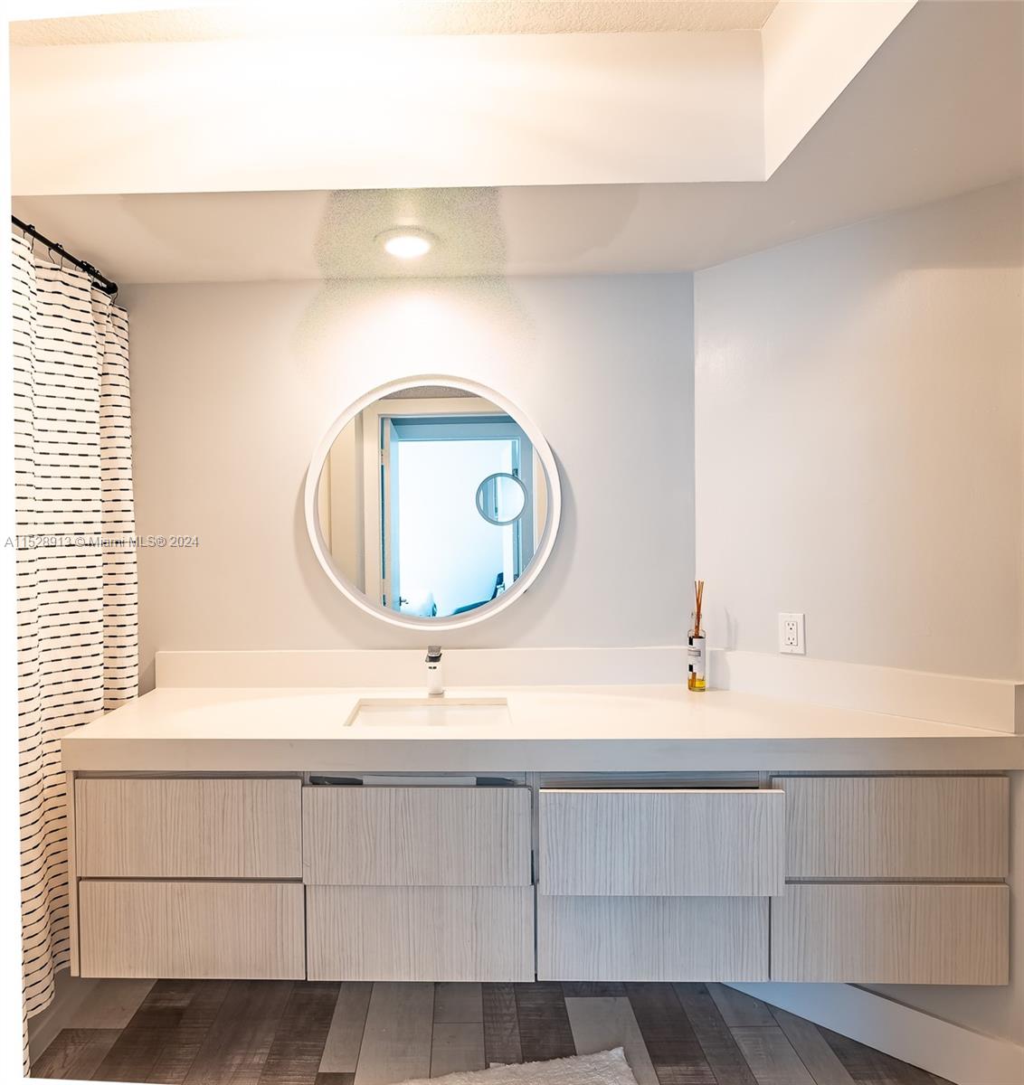 9201 Collins Ave 723, Surfside, Florida 33154, 1 Bedroom Bedrooms, ,1 BathroomBathrooms,Residentiallease,For Rent,9201 Collins Ave 723,A11528913