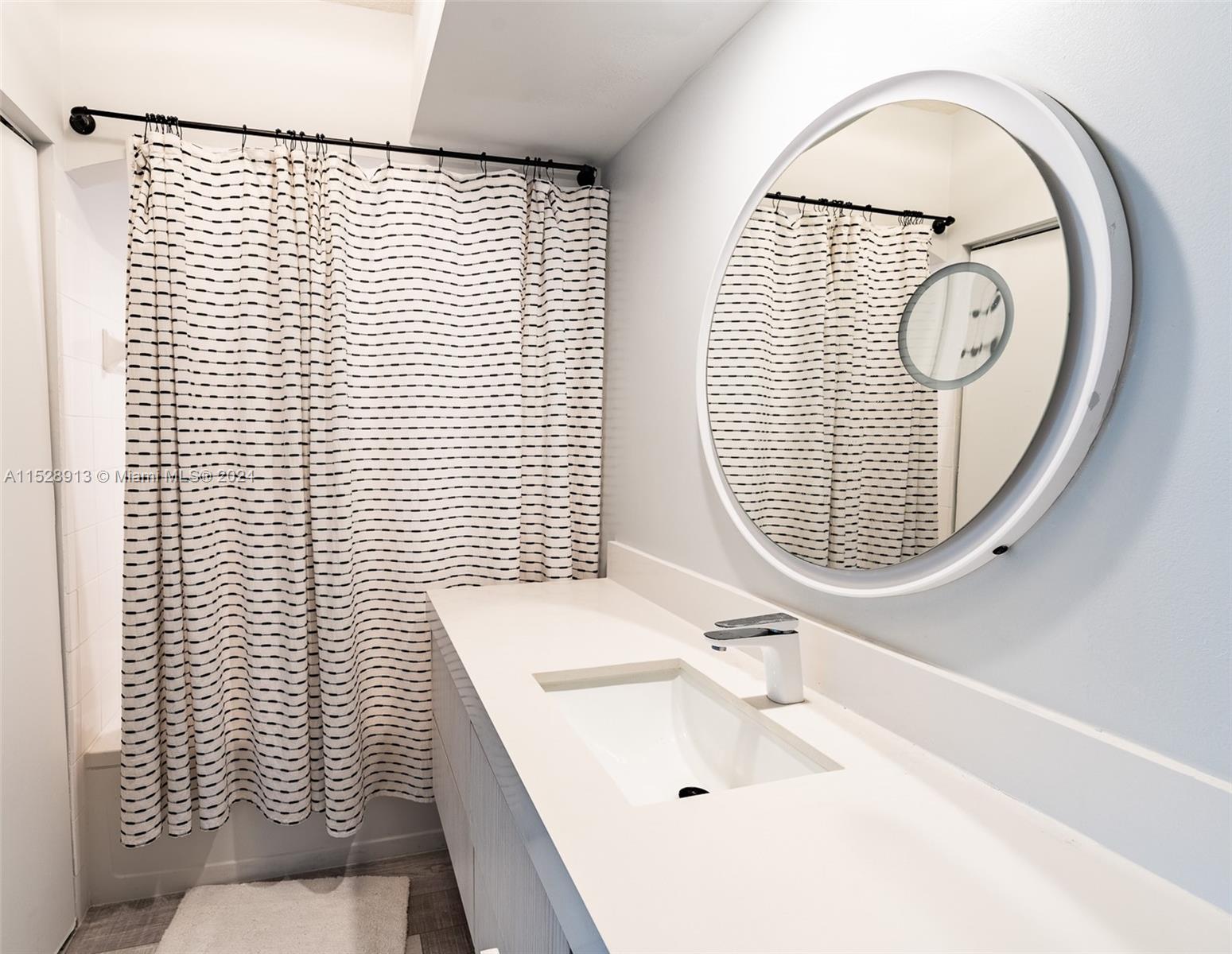 9201 Collins Ave 723, Surfside, Florida 33154, 1 Bedroom Bedrooms, ,1 BathroomBathrooms,Residentiallease,For Rent,9201 Collins Ave 723,A11528913