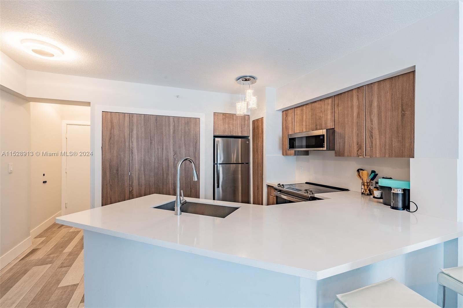 9201 Collins Ave 723, Surfside, Florida 33154, 1 Bedroom Bedrooms, ,1 BathroomBathrooms,Residentiallease,For Rent,9201 Collins Ave 723,A11528913