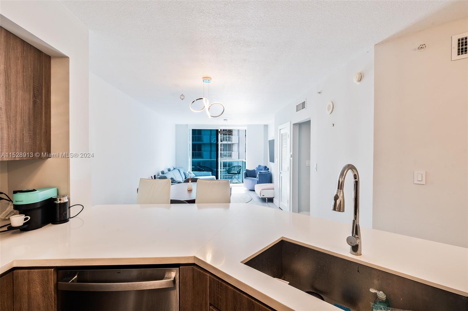 9201 Collins Ave 723, Surfside, Florida 33154, 1 Bedroom Bedrooms, ,1 BathroomBathrooms,Residentiallease,For Rent,9201 Collins Ave 723,A11528913