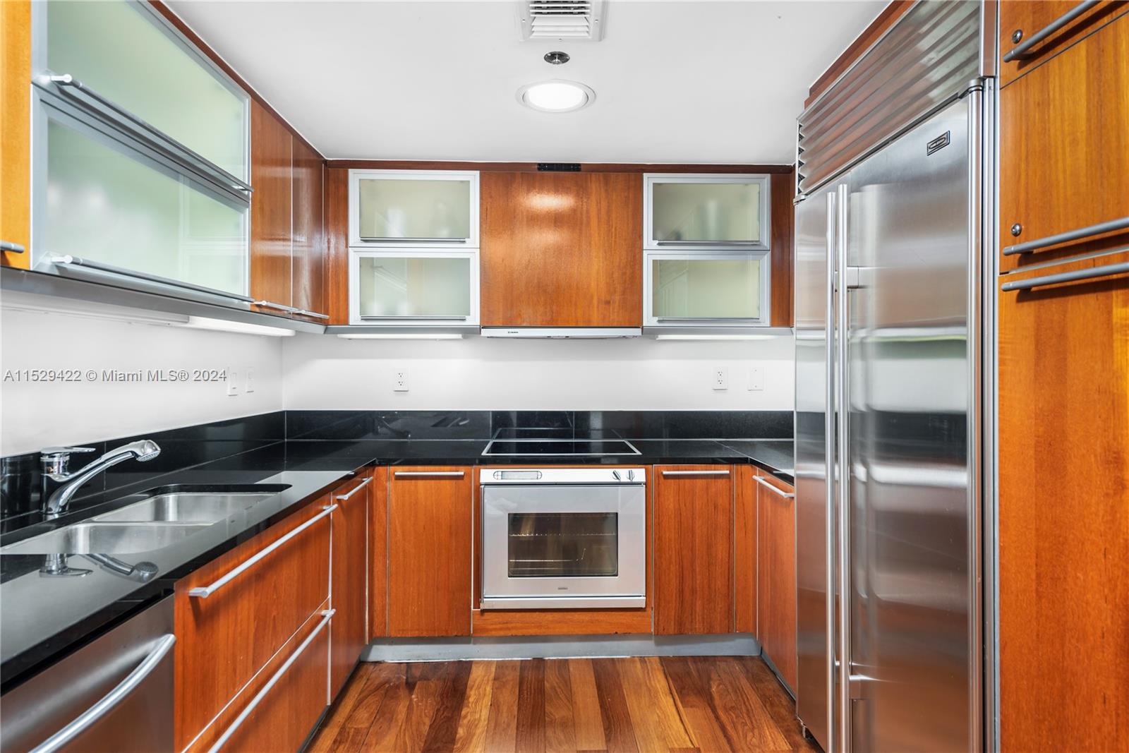 101 20th St 2104, Miami Beach, Florida 33139, 2 Bedrooms Bedrooms, ,2 BathroomsBathrooms,Residential,For Sale,101 20th St 2104,A11529422